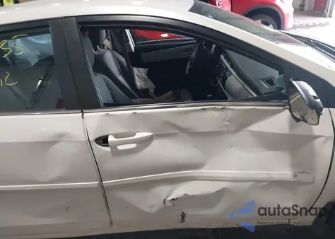 2014 Toyota Corolla Le Eco Plus z USA, uszkodzony, nr VIN 5YFBPRHE0EP142287